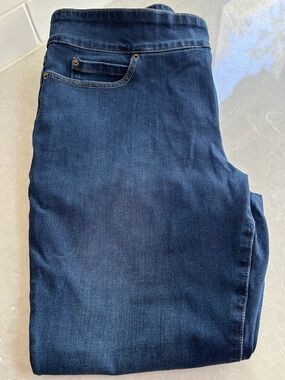 Duluth Trading Co Women’s Slim Straight Jeans in Dark Blue